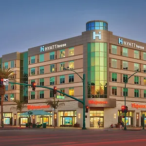 Hyatt House At Resort/convention Center מלון
