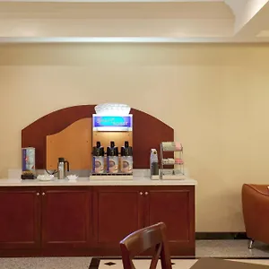 Express & Angeles Airport By Ihg מלון